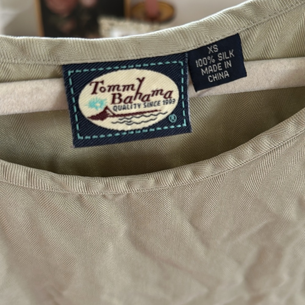 Vintage Tommy bahama top - Picture 2 of 3